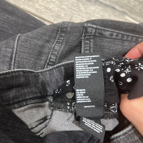 • Free People • Women’s Irreplaceable Flare Jeans Button Fly Raw Hems 28 - Picture 5 of 5